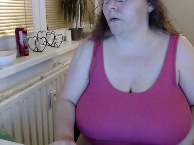 Live sex webcam photo for Bessy123 #271911308