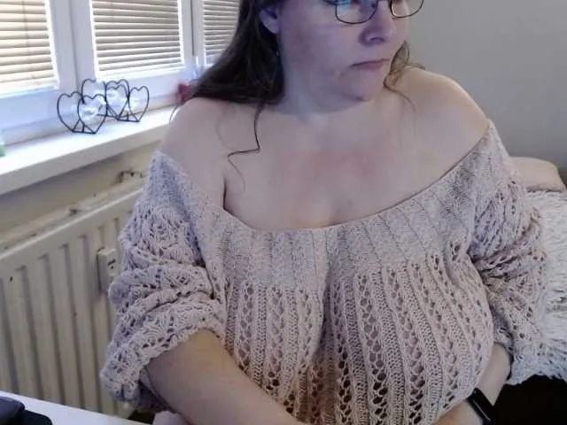 Live sex webcam photo for Bessy123 #272766304