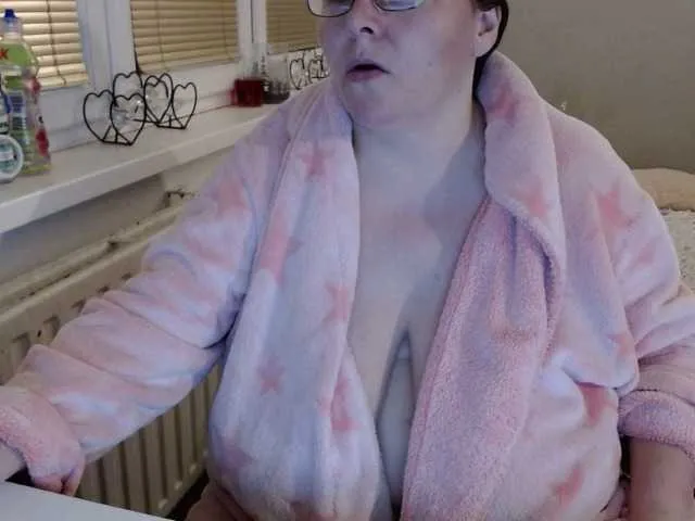 Live sex webcam photo for Bessy123 #272909608