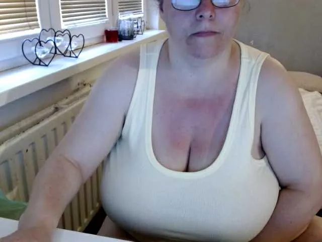 Live sex webcam photo for Bessy123 #273417784