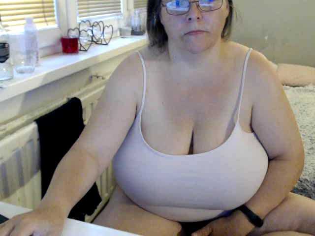 Live sex webcam photo for Bessy123 #274294080