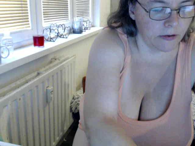 Live sex webcam photo for Bessy123 #274593409