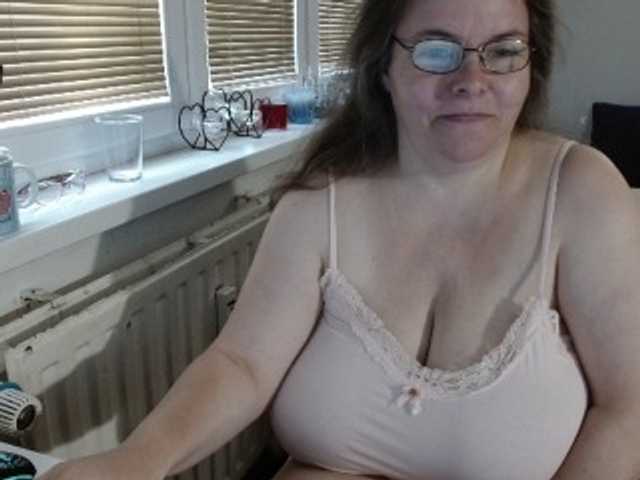 Live sex webcam photo for Bessy123 #276004119