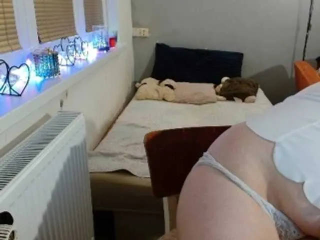 Live sex webcam photo for Bessy123 #276726519