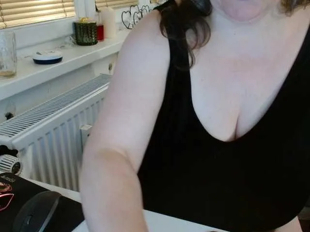 Live sex webcam photo for Bessy123 #277100018