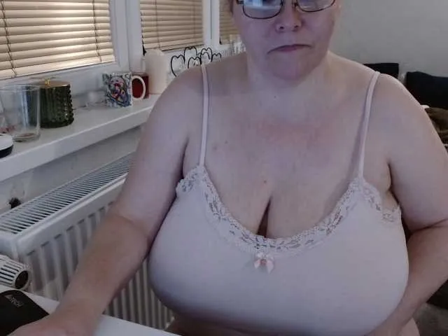 Live sex webcam photo for Bessy123 #277188502
