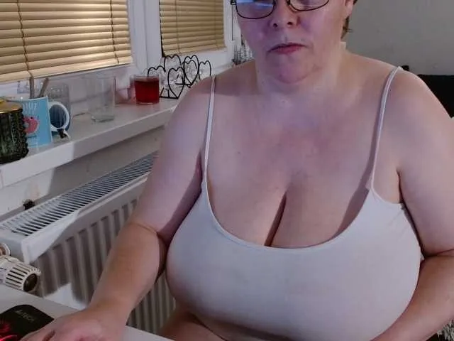 Live sex webcam photo for Bessy123 #277305694