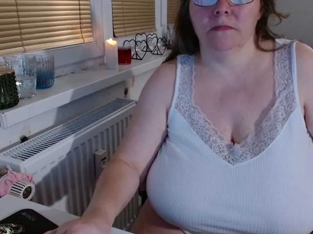 Live sex webcam photo for Bessy123 #277341381