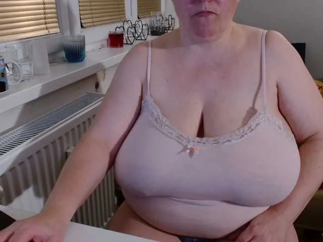 Live sex webcam photo for Bessy123 #277491154