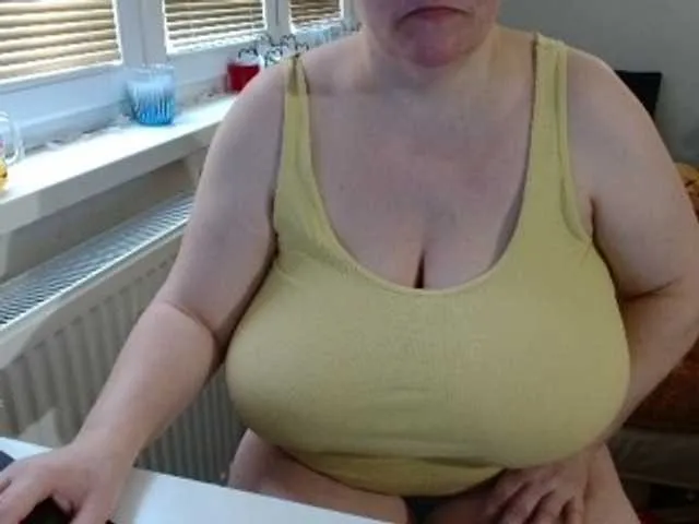 Live sex webcam photo for Bessy123 #277522760