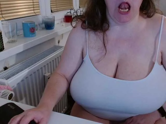 Live sex webcam photo for Bessy123 #277563755