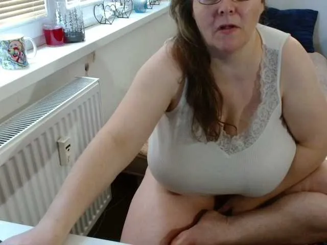 Live sex webcam photo for Bessy123 #277976678