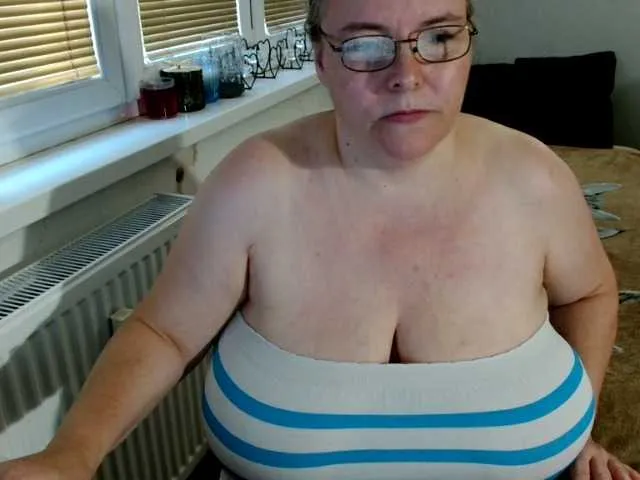 Live sex webcam photo for Bessy123 #288823415