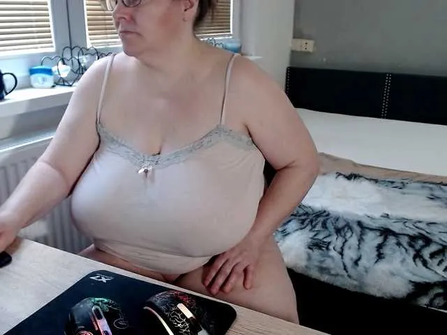 Live sex webcam photo for Bessy123 #290743927