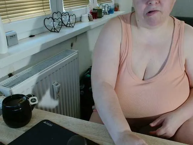 Live sex webcam photo for Bessy123 #290928884