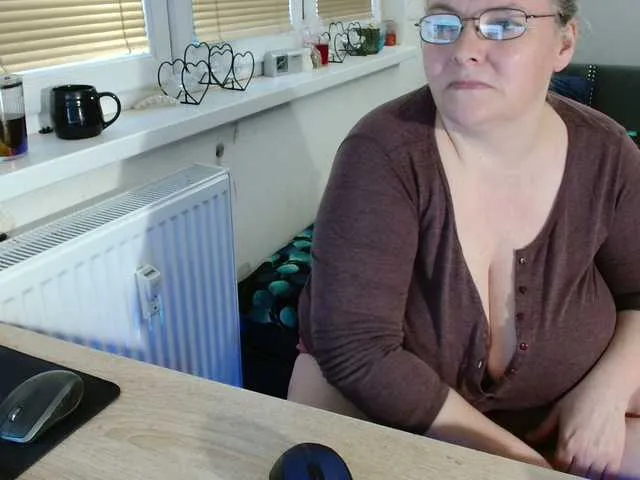 Live sex webcam photo for Bessy123 #291146322