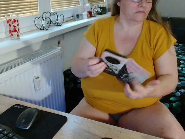 Live sex webcam photo for Bessy123 #291207606