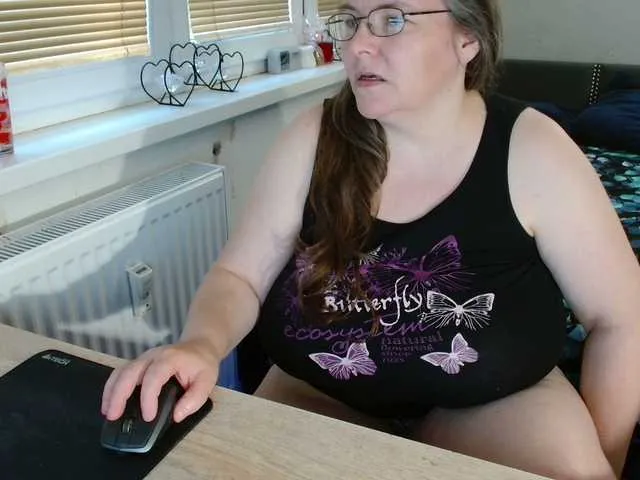 Live sex webcam photo for Bessy123 #291280344