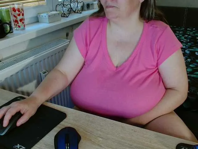 Live sex webcam photo for Bessy123 #291286581