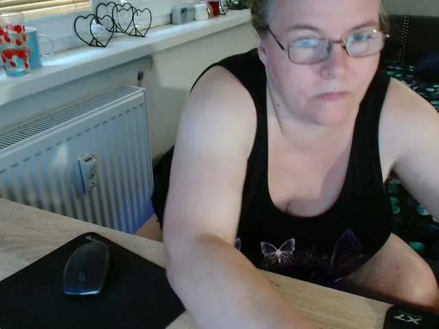 Live sex webcam photo for Bessy123 #291347696