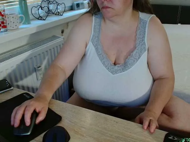 Live sex webcam photo for Bessy123 #291375795