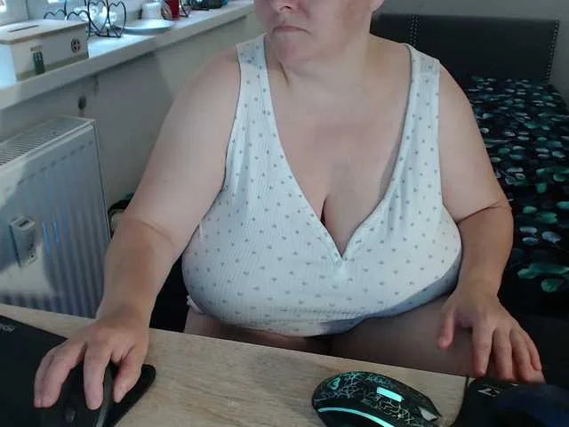 Live sex webcam photo for Bessy123 #291513367