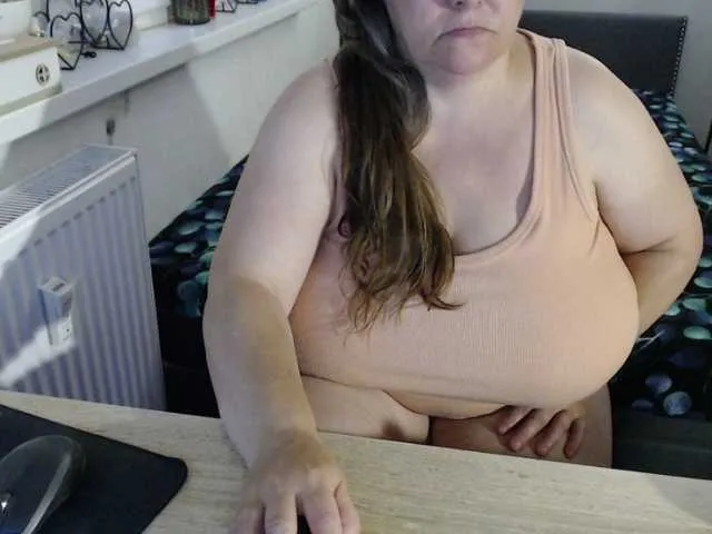 Live sex webcam photo for Bessy123 #291688289
