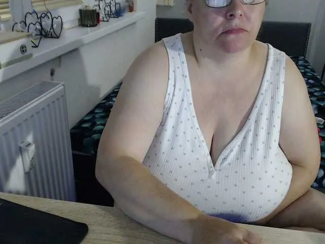 Live sex webcam photo for Bessy123 #291695726