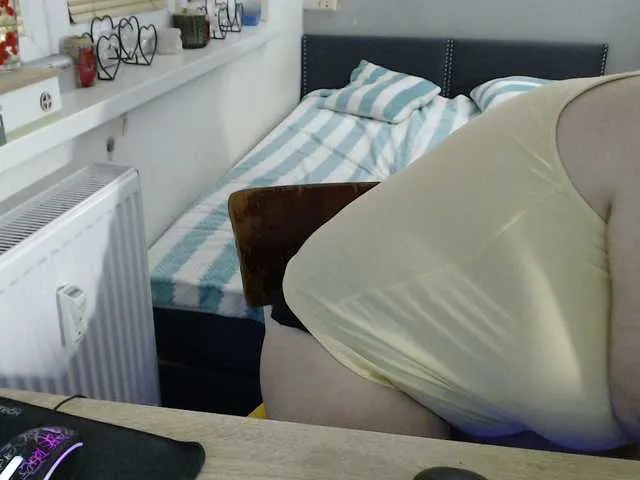 Live sex webcam photo for Bessy123 #292123207