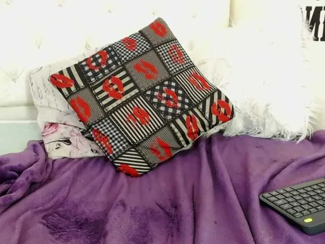 Live sex webcam photo for BeverlyCum #271812011