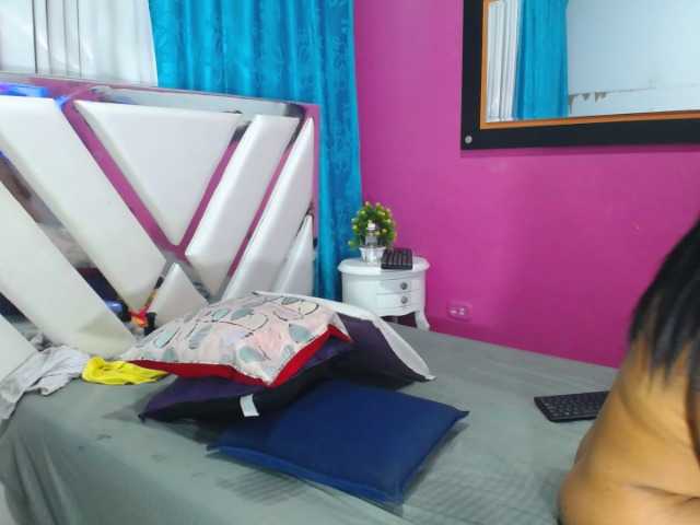 Live sex webcam photo for BigAssDeep #277147077