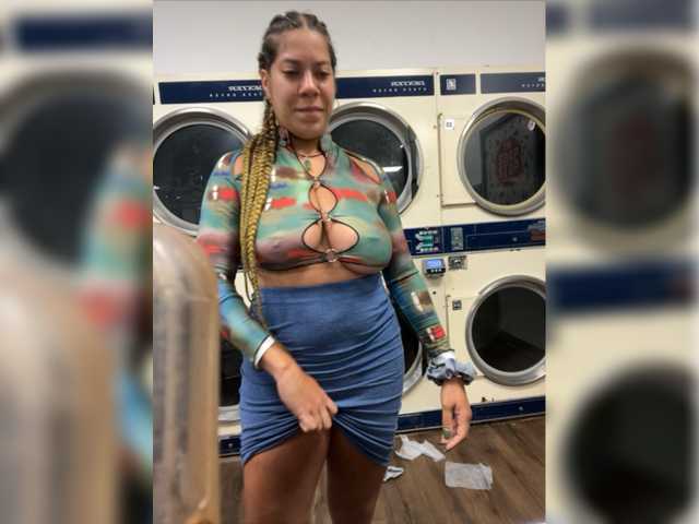 Live sex webcam photo for BigBoootyBK #277764790