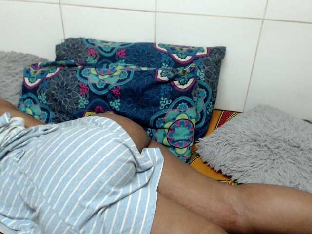 Live sex webcam photo for BigBootyBunxo #274195415