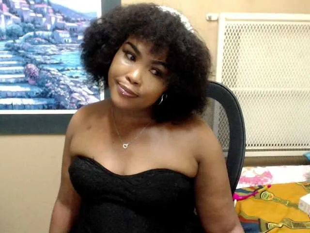 Live sex webcam photo for BigBootyBunxo #274399697