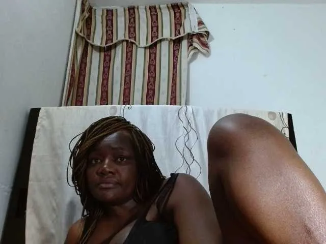 Live sex webcam photo for BigBustyBlack #271834928