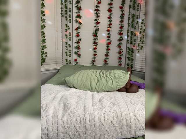 Live sex webcam photo for BigButtSarena #277721875