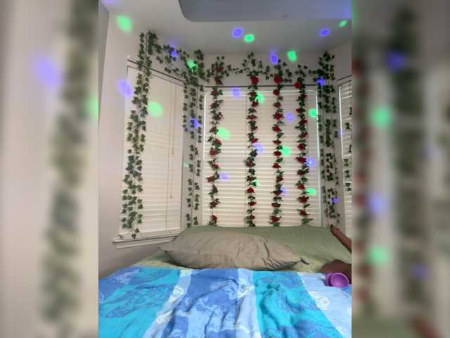 Live sex webcam photo for BigButtSarena #277898460