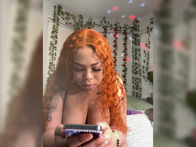 Live sex webcam photo for BigButtSarena #277904253