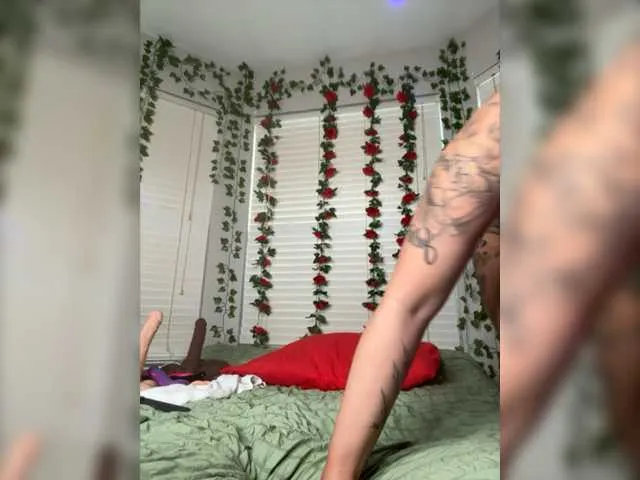 Live sex webcam photo for BigButtSarena #278059866