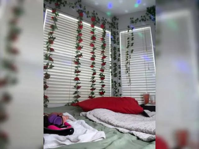 Live sex webcam photo for BigButtSarena #278148863