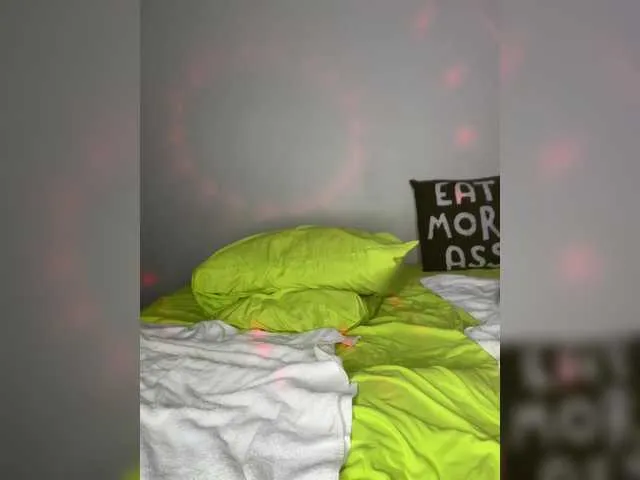 Live sex webcam photo for BigButtSarena #289637936