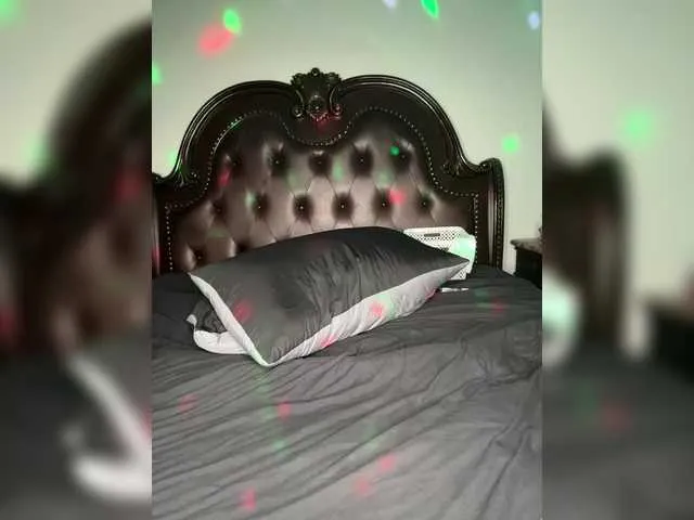 Live sex webcam photo for BigButtSarena #290574784