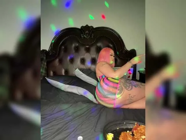 Live sex webcam photo for BigButtSarena #290637439