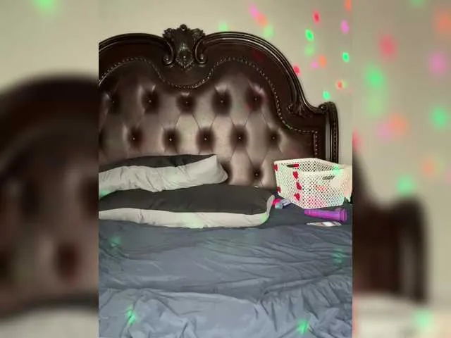 Live sex webcam photo for BigButtSarena #290790930