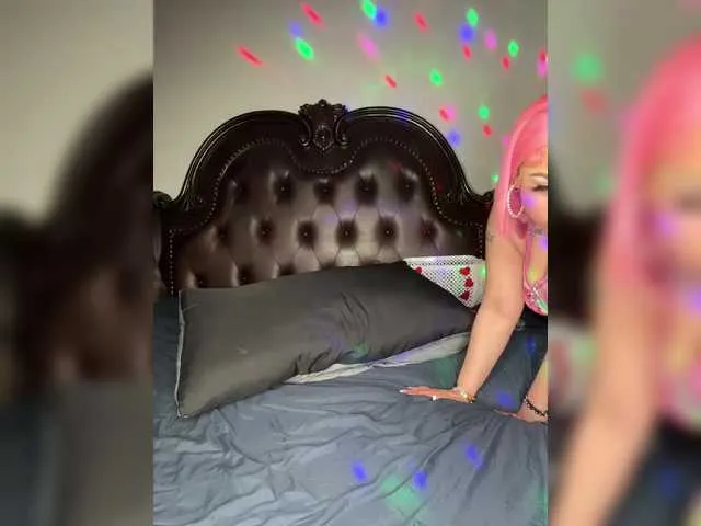 Live sex webcam photo for BigButtSarena #290804348