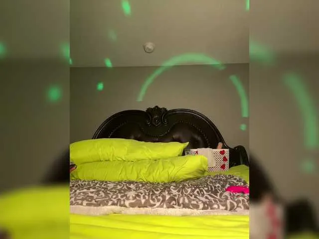 Live sex webcam photo for BigButtSarena #290975993