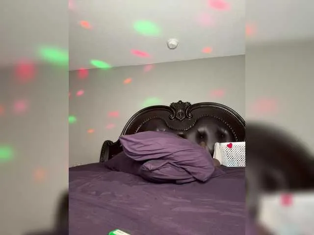 Live sex webcam photo for BigButtSarena #291141639