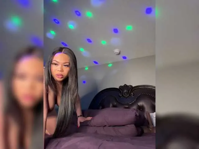 Live sex webcam photo for BigButtSarena #291236978