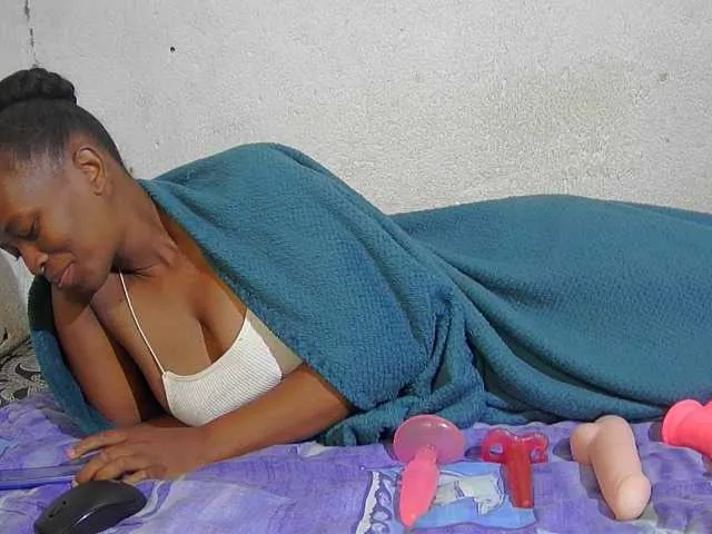 Live sex webcam photo for BigClitQueen #273475634