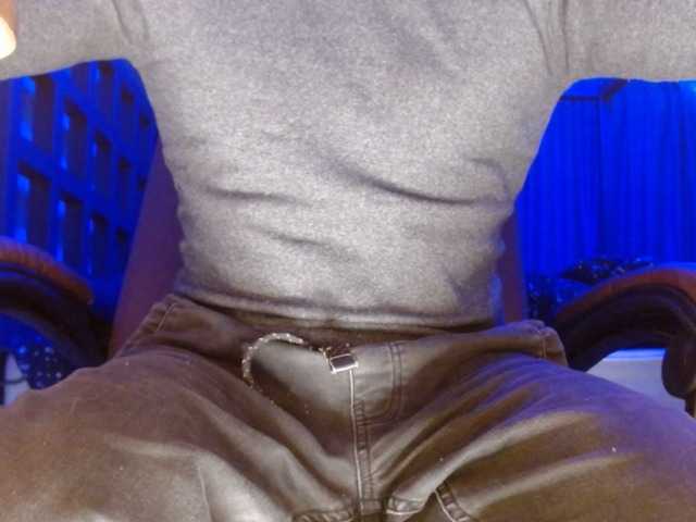 Live sex webcam photo for BigDick1387 #276493192